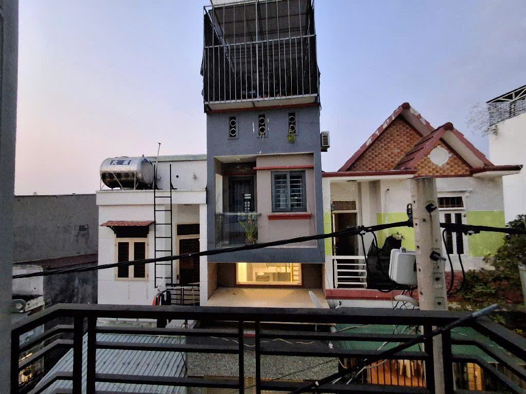 BÁN NHÀ QUẬN 7, 3 TẦNG, ĐƯỜNG HUỲNH TẤN PHÁT, HẺM RỘNG, 4,5X13M, 5,X TỶ